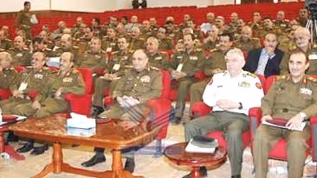 ندوة هيكلة القوات المسلحة.. وزير الدفاع يؤكد على ضرورة إنهاء الانقسام
