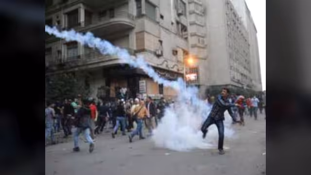 مصر: 4 مبادرات للخروج من أزمة الإعلان الدستوري لمرسي