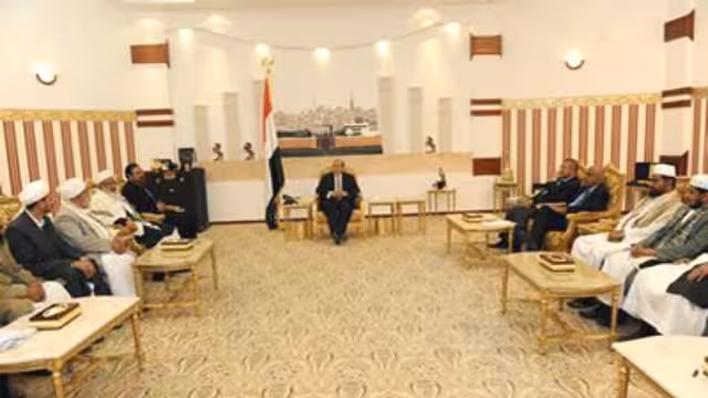 الرئيس هادي: عملنا على عدم إخلاء الدبلوماسيين من صنعاء حتى لا تخلو الأجواء للحرب