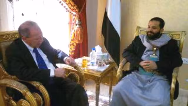 الشيخ حميد الأحمر يلتقي السفير الأمريكي بصنعاء
