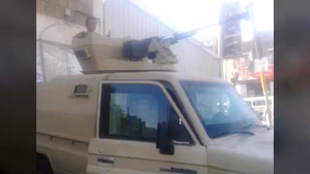 قوات الجيش تبدأ بالانتشار في صنعاء لحفظ الأمن