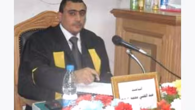 الدكتوراة بإعادة هندسة الاداء الاداري في الجامعات اليمنية للباحث عبد الغني العديني من جامعة القاهرة