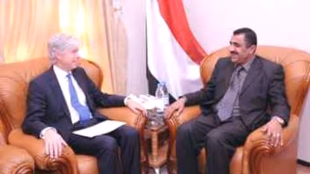 وزير النفط يلتقي وفد مجموعة توتال الفرنسية للنفط والغاز