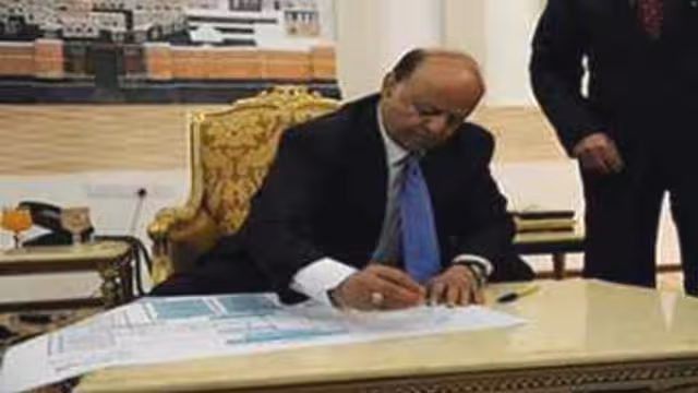 الرئيس هادي يصادق على خطة إعادة هيكلة وزارة الداخلية وصدور القرار قريبا