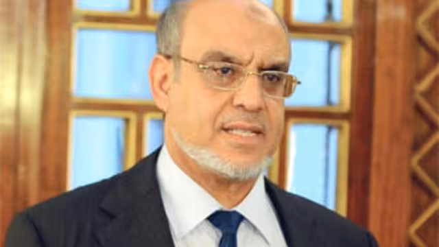رئيس الوزراء التونسي يقيل حكومته ويعلن تشكيل حكومة كفاءات من خارج الأحزاب