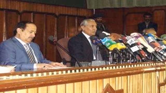 وزير الداخلية اليمنية: شحنة الأسلحة الإيرانية تكفي لقتل الملايين من اليمنيين (تفاصيل)