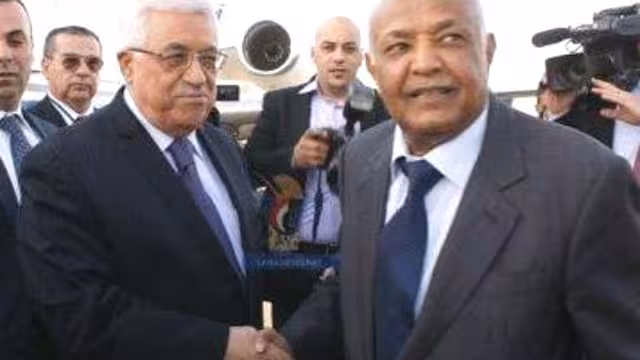 الرئيس الفلسطيني محمود عباس يصل صنعاء