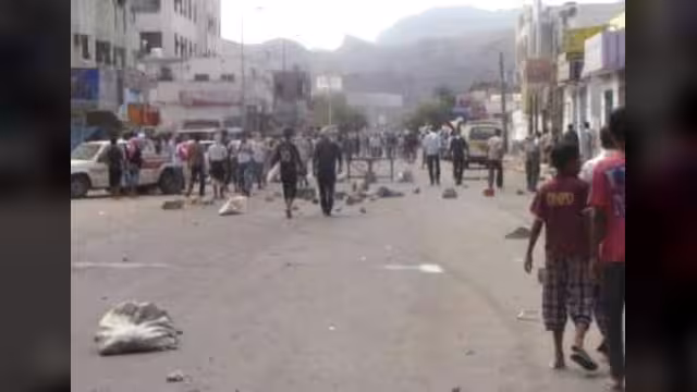 مصدر مسؤول: عناصر من القاعدة شاركت بالأعمال المسلحة في عدن.. مصحح