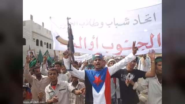 بيان مطول لأبرز فصائل الحراك الجنوبي يعلن استمرار الثورة السلمية ويتغاضى عن أعمال العنف (النص)