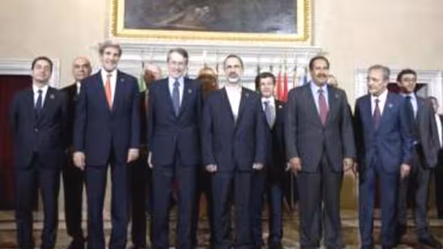 مؤتمر أصدقاء سوريا يتعهد بتقديم الدعم المادي والسياسي