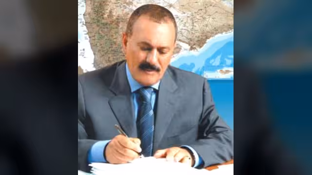 صالح يعلن ضمناً اعتزال العمل السياسي والتفرغ لكتابة مذكراته بطريقة مختلفة تؤرخ لليمن المعاصر