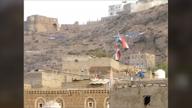 الحراك الجنوبي المطالب بالانفصال يسيطر على مديريات في محافظتين يمنيتين ويستبدل النشيد الوطني