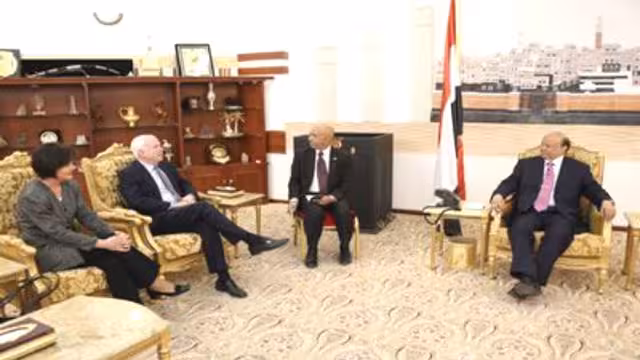 الرئيس هادي يستقبل عضو مجلس الشيوخ الأمريكي السيناتور جون ماكين