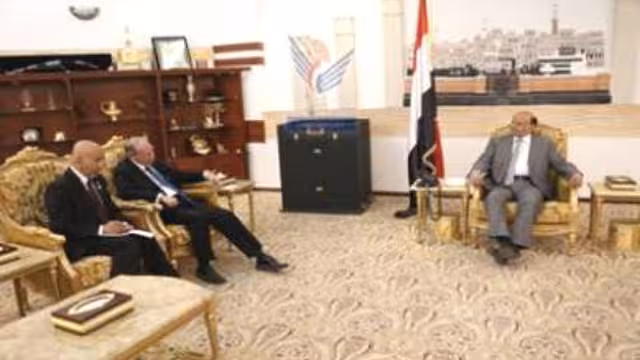 السفير الأمريكي ينقل إلى الرئيس هادي رسالة من أوباما حول اليمنيين بغوانتانامو
