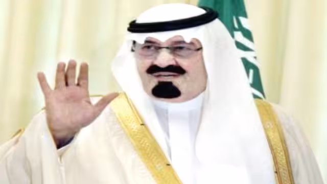 العاهل السعودي يقطع إجازته لمتابعة تطورات الاحداث في سوريا