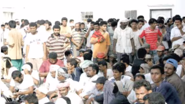 وزارة العمل السعودية تؤكد أن تمديد فترة التصحيح يحتاج إلى أمر ملكي جديد وليس بيدها
