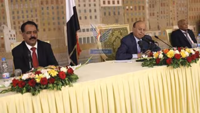 الرئيس هادي يعقد اجتماعا استثنائيا لمجلسي النواب والوزراء.. ويقول: أنا المرجعية الأولى