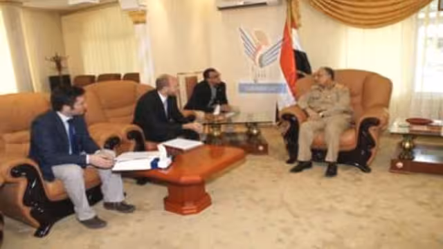 وزير الدفاع يلتقي برئيس بعثة اللجنة الدولة للصليب الاحمر