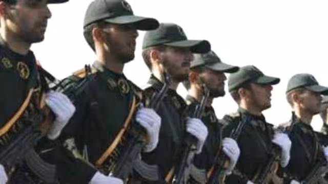 إيران تدرب مئات من عناصر الحوثي والحراك الجنوبي باليمن