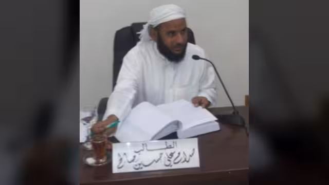 الدكتوراه بامتياز في النحو  للباحث اليمني صدام علي من جامعة أم القرى بمكة المكرمة