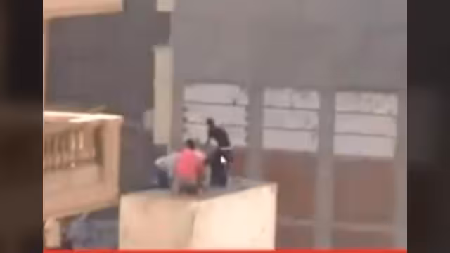 بالصور والفيديو.. الحقيقة الكاملة عن مقطع فيديو إلقاء طفل من أحد السطوح في الاسكندرية
