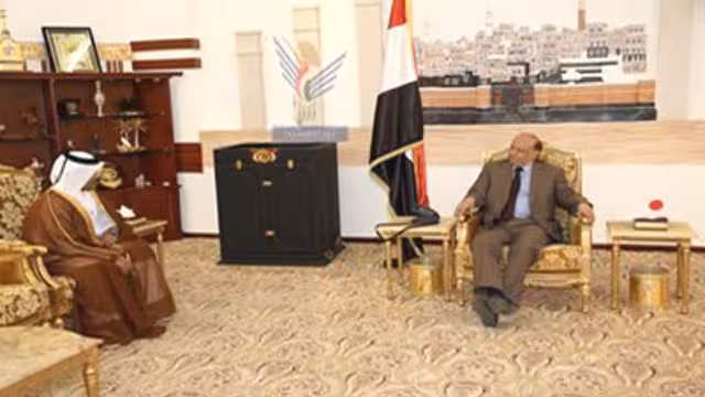 سفير الدوحة بصنعاء يسلم الرئيس هادي رسالة خطية من أمير قطر