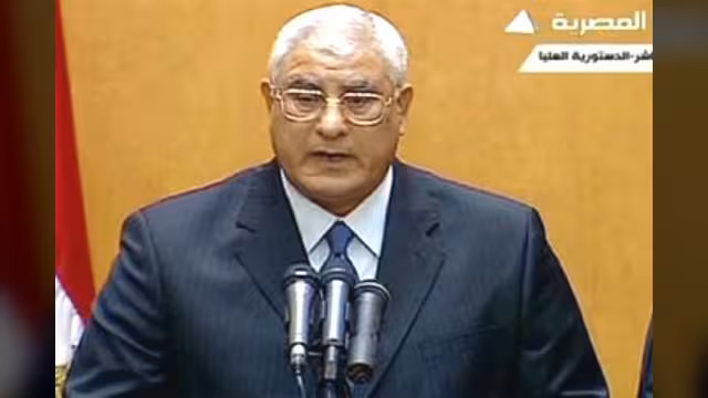 الرئيس المؤقت في مصر يصدر الإعلان الدستورى الجديد متضمنا 33 مادة
