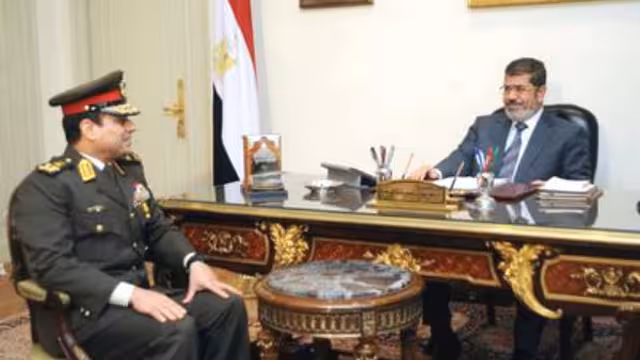 نيويورك تايمز تكشف أسباب الانقلاب على مرسي: رفض التدخلات الأمريكية في مصر ووثق ثقة ‏عمياء بالسيسي