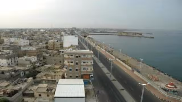 الجمعية الخيرية لتعليم القران الكريم بالحديدة تكرم164 حافظا وحافظة
