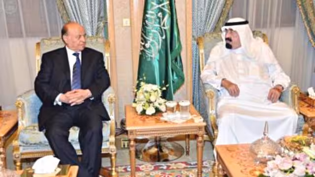 الرئيس هادي يصل السعودية ويعقد اجتماعاً مع خادم الحرمين في مكة المكرمة