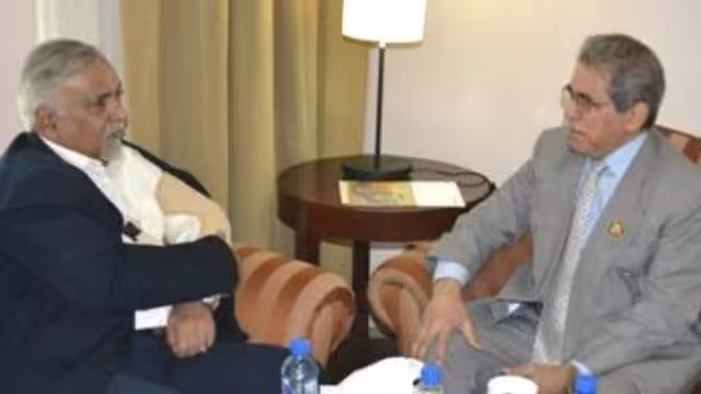 نائب رئيس مؤتمر الحوار عن الحراك ياسين مكاوي يلتقي سفير مجلس التعاون بصنعاء