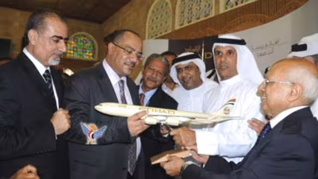 وصول أولى رحلات طيران الاتحاد الاماراتي إلى مطار صنعاء الدولي