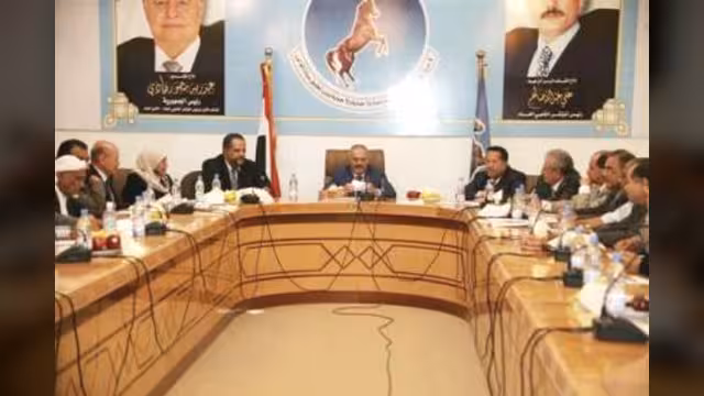 المؤتمر يقر الانعقاد الدائم ويعلن رفض الصفقات بالتزامن مع حملة شرسة ضد هادي