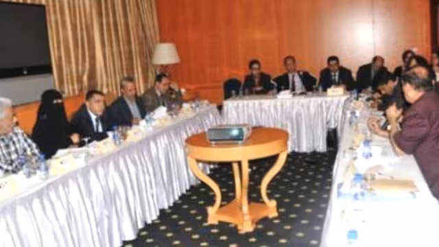 لجنة (8/8) في مؤتمر الحوار تبحث إمكانية تحديد الأقاليم وتوزيع الثروة