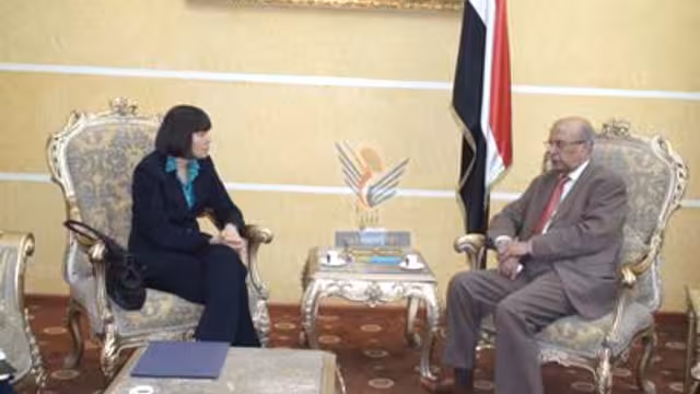 وزير الخارجية يلتقي القائم بأعمال السفير الأمريكي بصنعاء