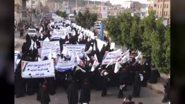 مسيرة نسائية حاشدة بصنعاء تدعو لرفض مخرجات الحوار الخاصة ب(الكوتا)
