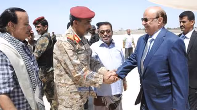 الرئيس هادي يكمل زيارته لسقطرى ويصل إلى العاصمة الاقتصادية والتجارية عدن