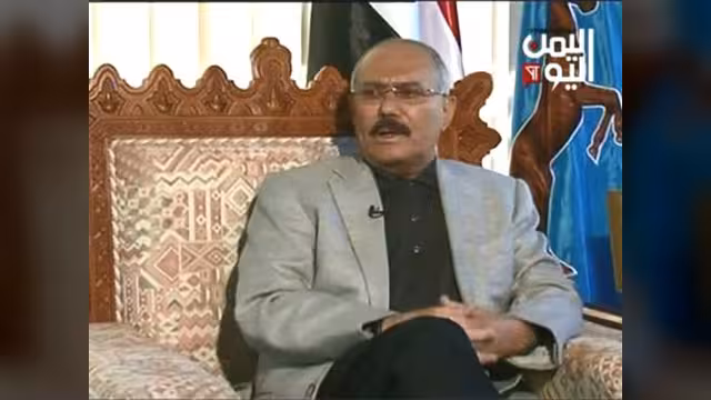 الرئيس السابق صالح يظهر في تسجيل فيديو لنفي شائعة حول وفاته أو سفره (شاهد)