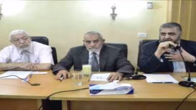 مصر: تنحي القضاة  في محاكمة قيادات الإخوان