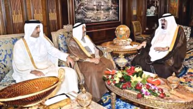 العاهل السعودي يستقبل أميري قطر والكويت بالرياض ‏