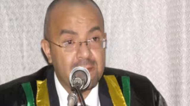 سلفي يمني يهاجم الإخوان ويتهم سيد قطب والقرضاوي بالتشيُع