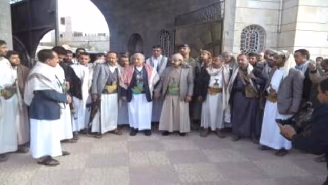 وزير الداخلية يعتذر للنائب الحميري عما تعرض له من قبل جنود