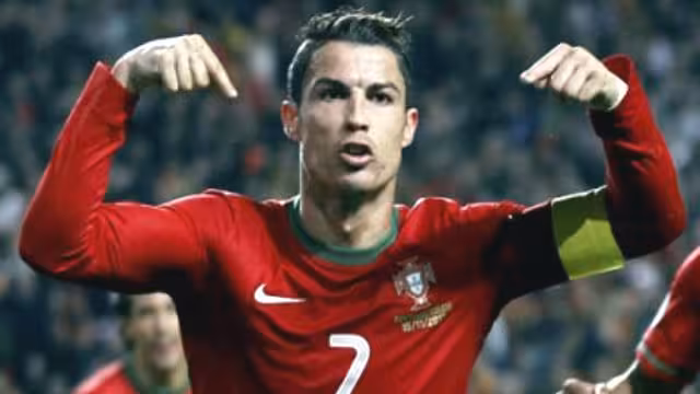 رونالدو يفوز بجائزة أفضل لاعب في العالم في استفتاء "وورلد سوكر"