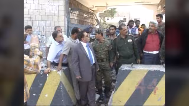 اللجنة الأمنية في عدن تكشف ملابسات الحادث الذي استهدف ادارة امن والمحافظ يتفقد