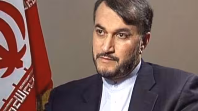 إيران تؤكد مقتل أحد دبلوماسييها بصنعاء والقربي يعتبره استهدافاً لعلاقات البلدين