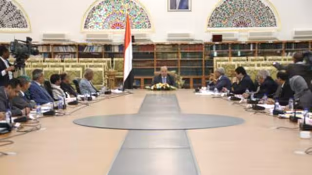 الرئيس هادي: على كل عضو بلجنة الأقاليم تحمل مسؤوليته لخدمة اليمن