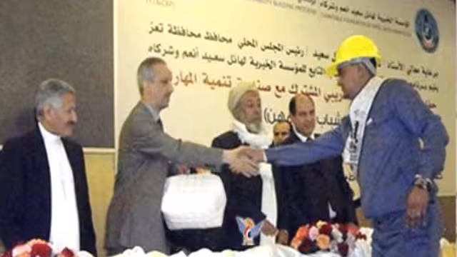 احتفال بتخرج 293 شابا وشابة من برنامج التدريب وتنمية قدرات الشباب التابع لمؤسسة هائل سعيد بتعز