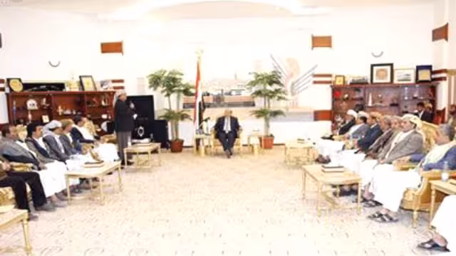 الرئيس هادي يستقبل أبناء مديرية الحارث من "إقليم آزال" ويقول إن 70% من الدول أقاليم