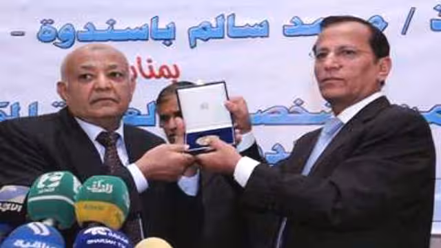 رئيس الوزراء يفوز بميدالية مهاتما غاندي لجهوده في بناء الدولة المدنية