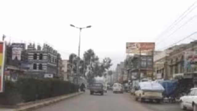 البحث الجنائي بذمار يحبط  محاولة بيع 159 كيس دقيق مخصصة لنازحي أبين
